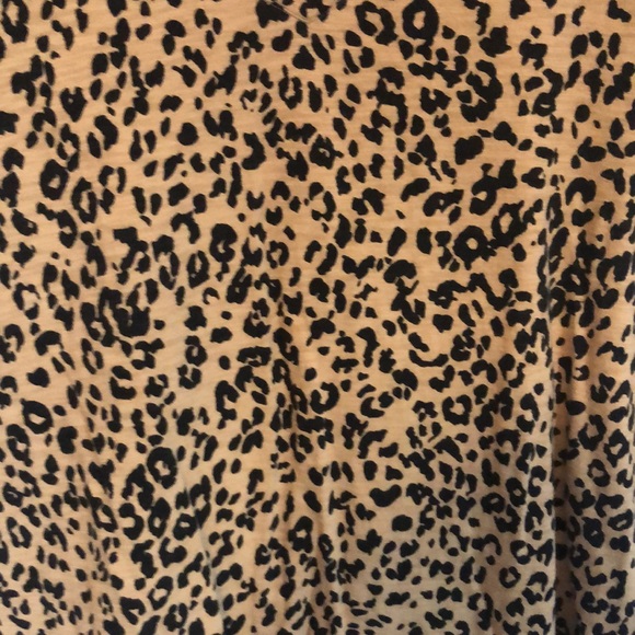 OLD NAVY Everywear V-Neck Short Sleeve Cheetah Print T-Shirt Large - Picture 2 of 5